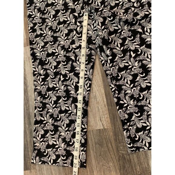Signature Slimming Christopher & Banks Black & White Tropical Print Crop Pants 4 - Picture 10 of 12